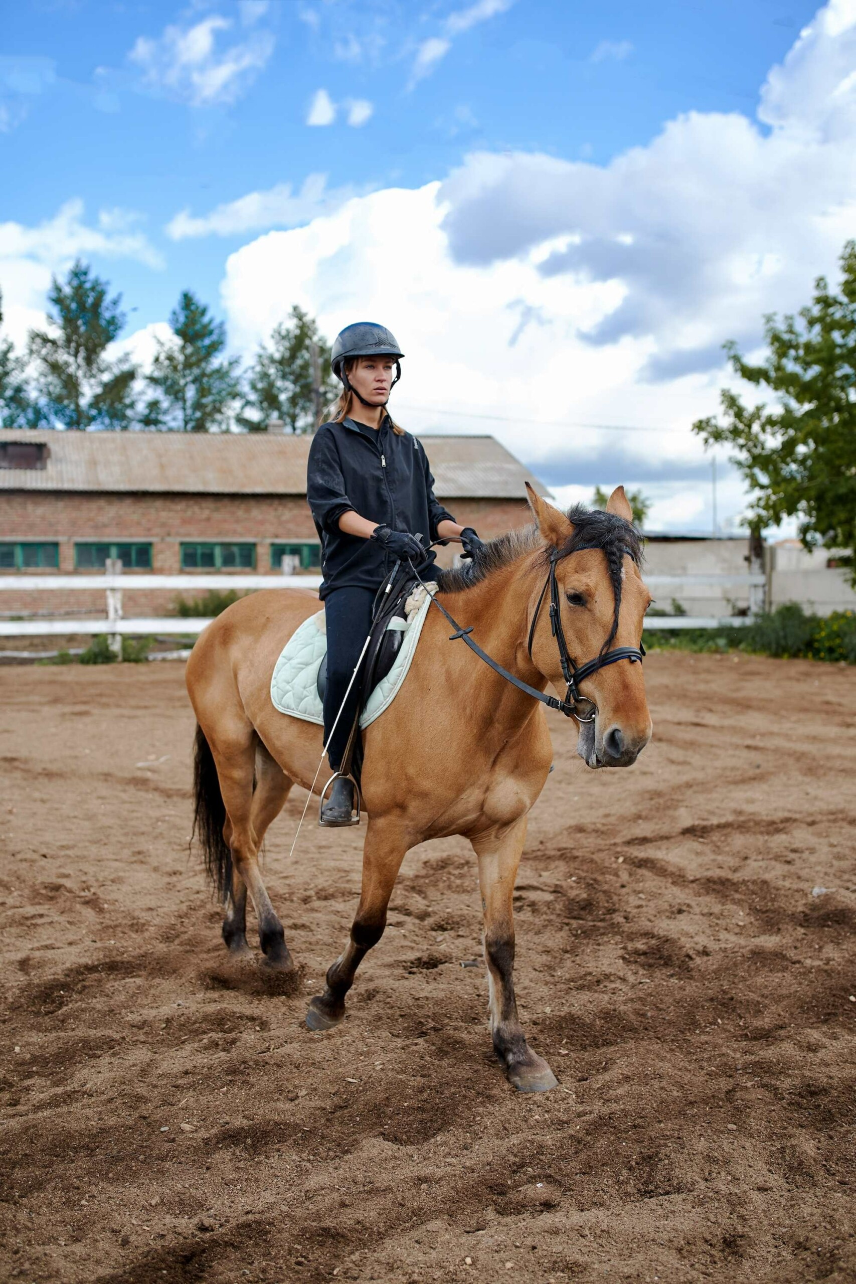 Élève faisant sa séance d'équitation pour valider l'UE de sa formation